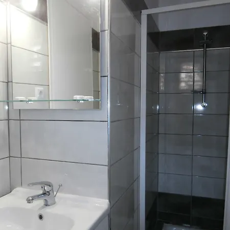 Aparthotel River & 3*