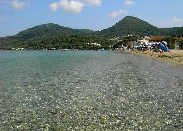 Aparthotel River & 3*